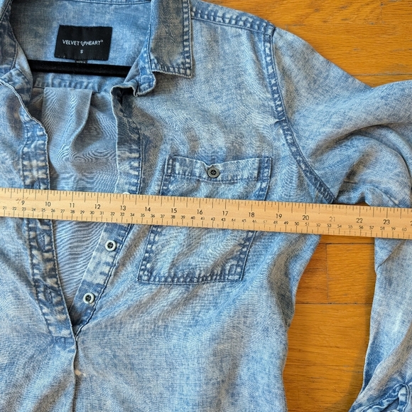 31. Velvet Heart Light Blue Chambray Dress - Picture 4 of 4